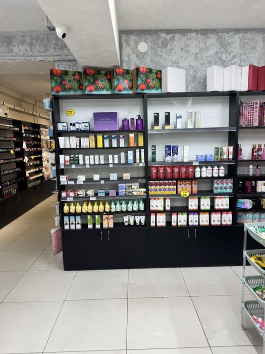 Продам витрины стеллажи