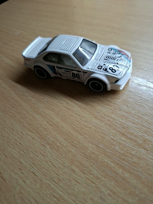 продам hot wheels в идеальном состоянии