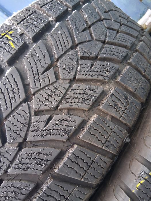 215 70 16 GOOD YEAR 2бр зимни