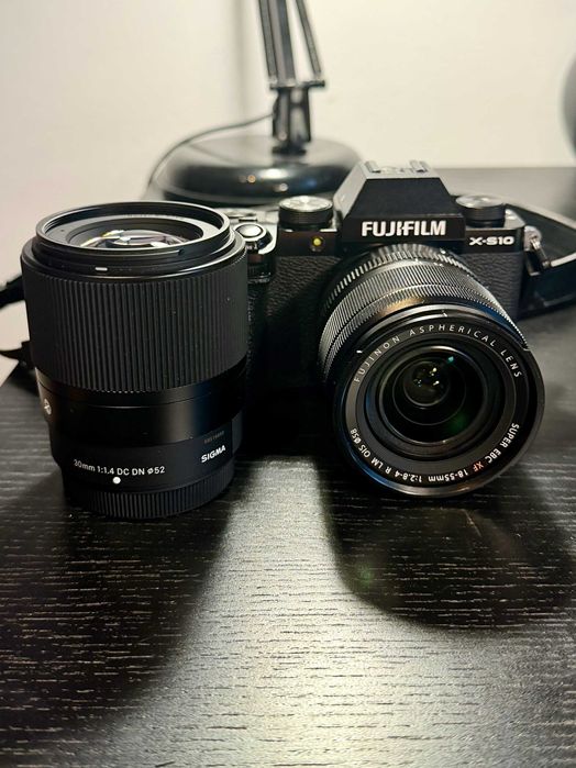 Fujifilm X-S10 + Fuji 18-55mm f2.8-4 + Sigma 30mm f1.4 -pachet complet