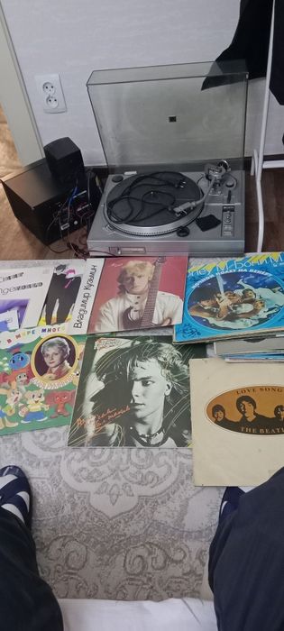 Продам работавший проигрывате с пластинками оригинал