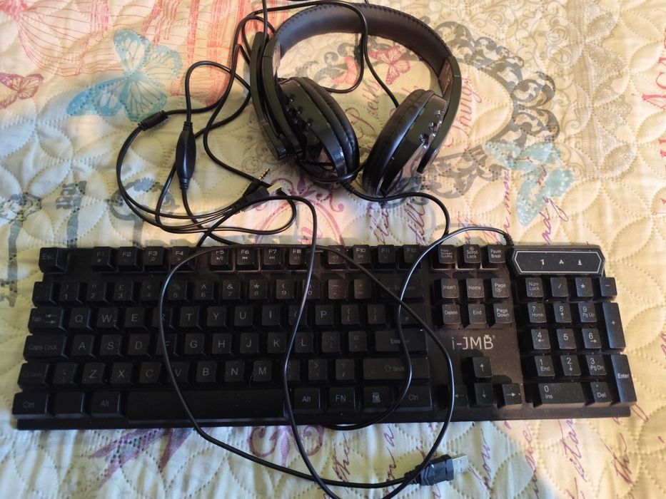 Клавиатура и слушалки