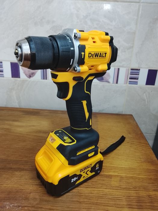 Autofiletanta DeWalt cu o baterie de 6 a NOU