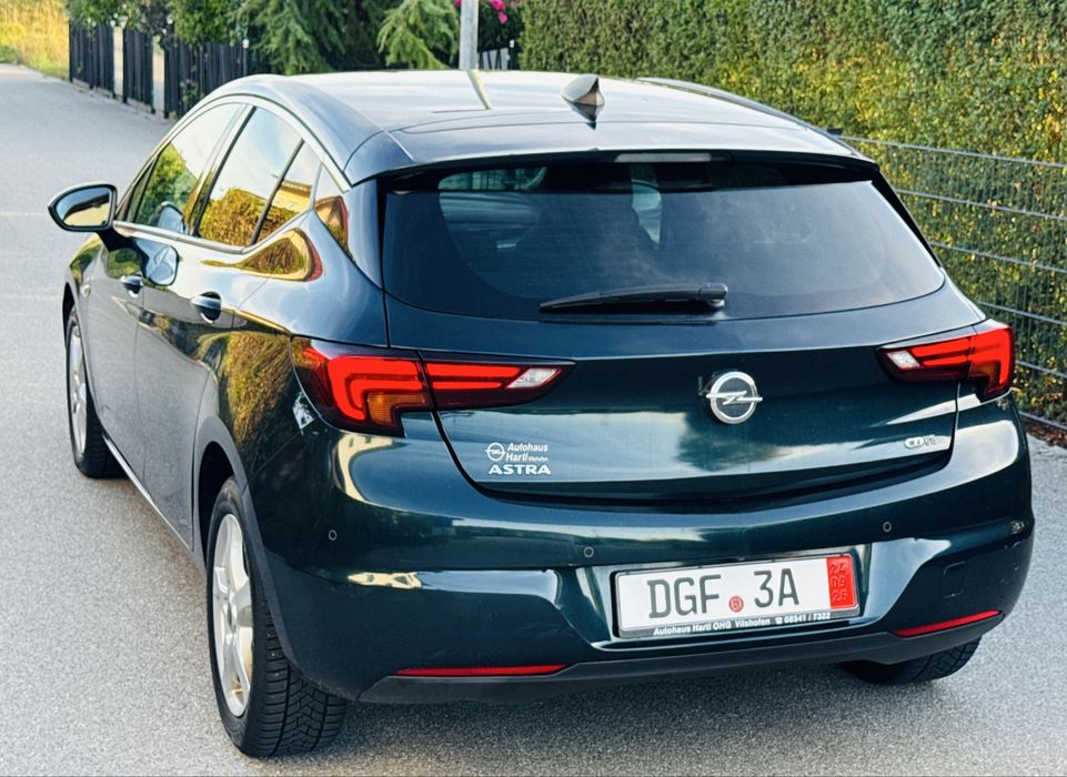 OPEL   ASTRA   K  - An 2016 - Euro 6 - 1.6 CDTI - 110 CP - Unic proprietar in Germania ( privat ) carte service la zi . Tehnic si optic ireprosabil.