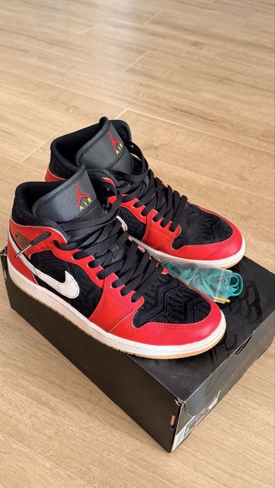Nike Air Jordan 1 Mid SE marimea 41