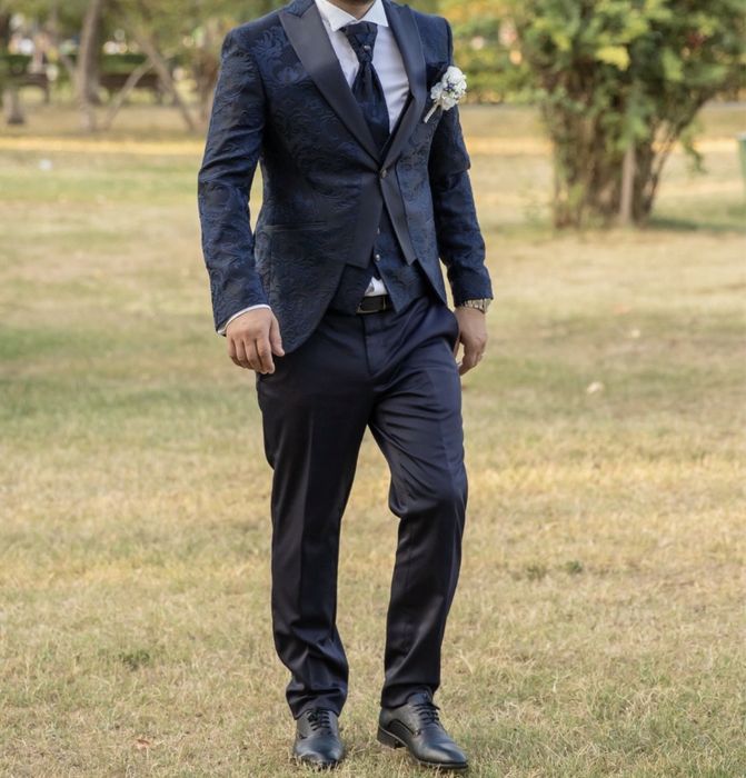 Costum elegant barbat