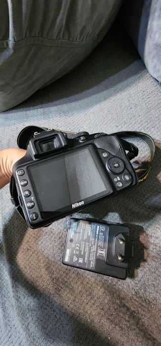 Продам фотокамеру Nikon D3400