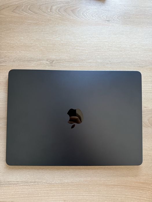 NOU* MacBook Air M2 16GB RAM 256GB SSD