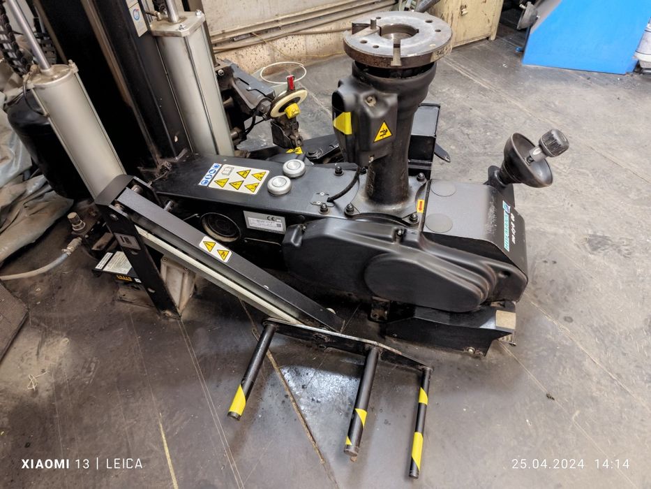 Hofmann Monty 8800- машина робот за RUN FLAT гуми