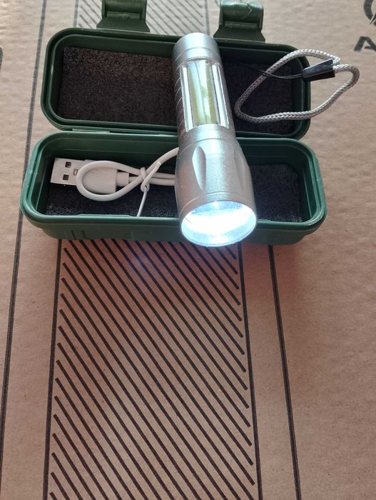 Фонарик заряжаемый.