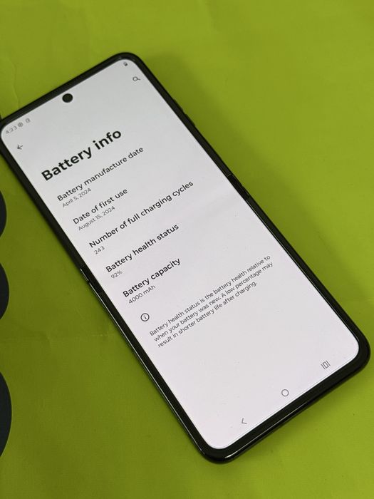 512GB Motorola Razr 50 Ultra Гаранция Yettel 2027 Blue