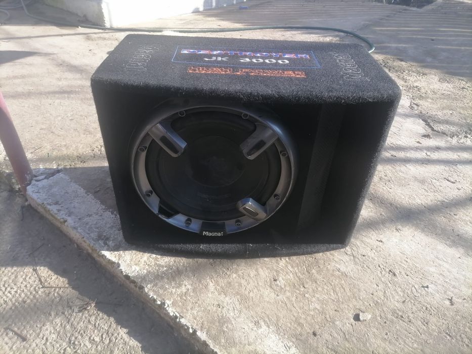 subwoofer auto mai multe detali la telefon