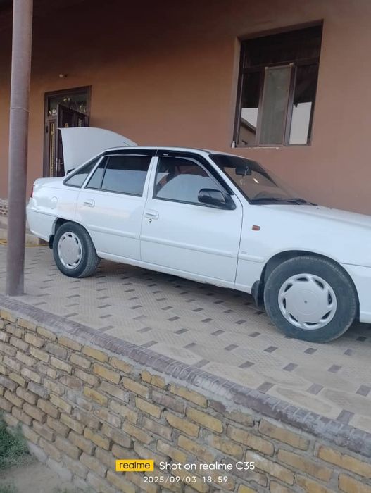 Nexia 2 sotiladi 2009 yil .160ming km probeg sons