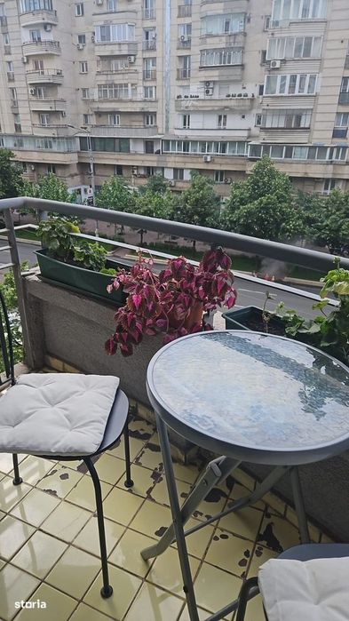 Spatiu amenajat pentru birouri. Bd. Coposu. Vedere stradala.