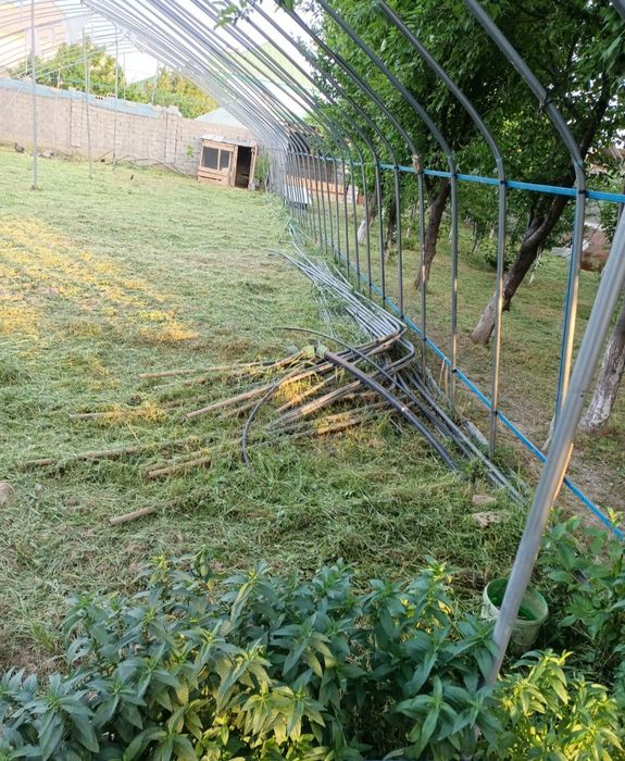 Теплица из нержавеющей стали.