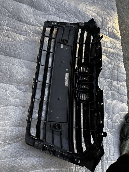 Grilă radiator audi a4.b9.