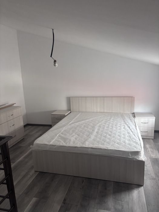 Inchiriez casa noua cu curte in zona centrala. Echipata complet, curte , terasa.