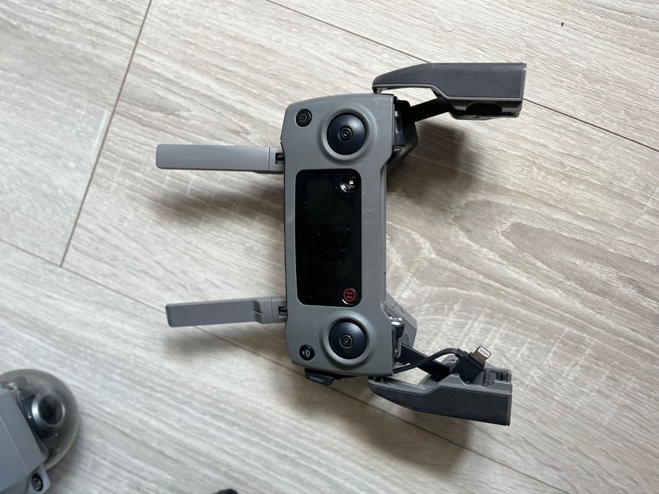 Vand MAVIC 2 Zoom + 4 acumulatori + Hub Incarcare + controller