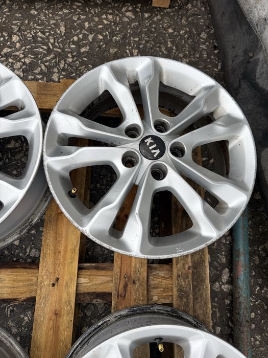 Оригинални джанти  KIA 5х114.3  6,5Jx17"ET 44 отвор 67.1 ном 524