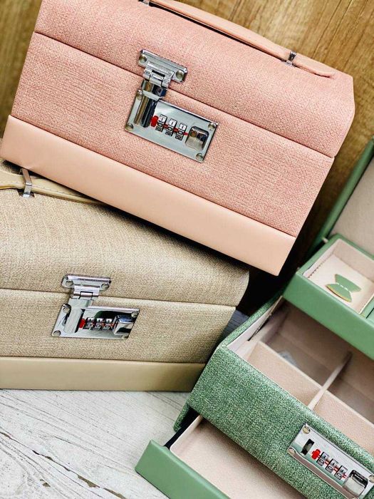 Шкатулка с пин кодом.