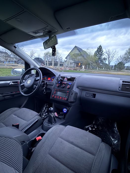 Vând Volkswagen Touran 2.0 TDI
