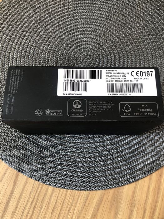 Телефон HUAWEI P8