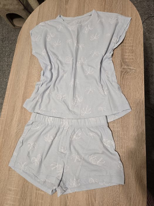 Vand pijamale noi marimea xs