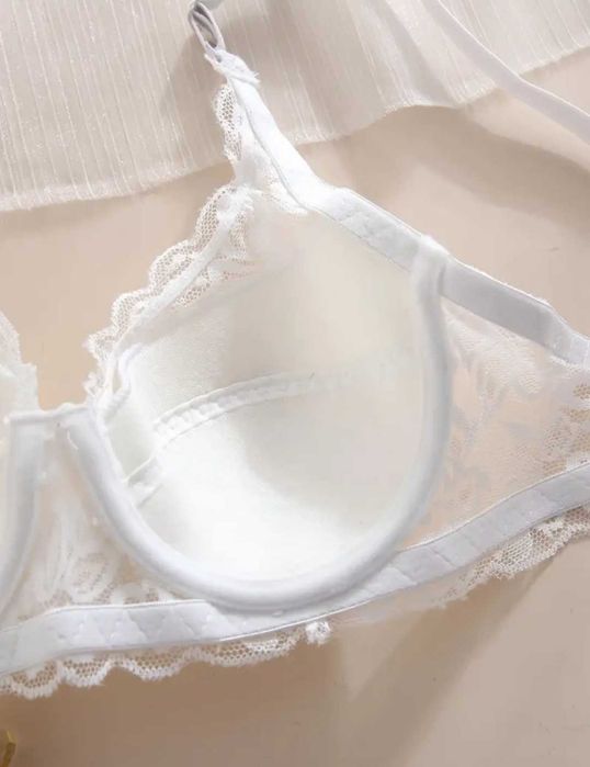 90/95C лот 2бр нови сутиена