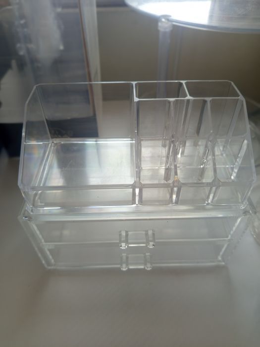 Органайзер за козметика