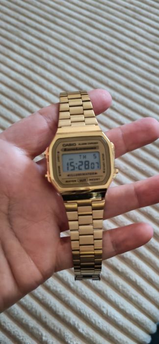 Часовник Casio златист