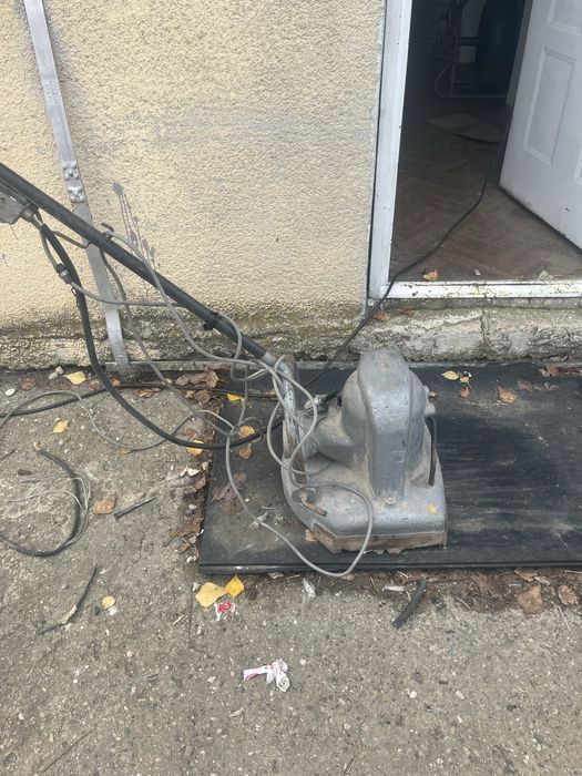 Mașină electrică de șlefuit parchet profesionala cu banda abrazivă.