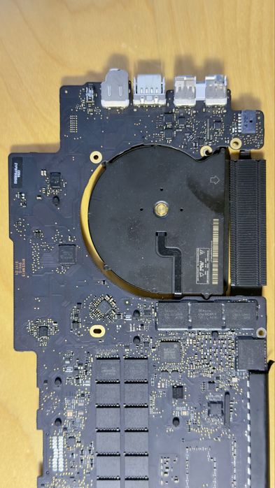 Placa baza APPLE  MacBook Pro 2015 cu sistem racire complet + ram..