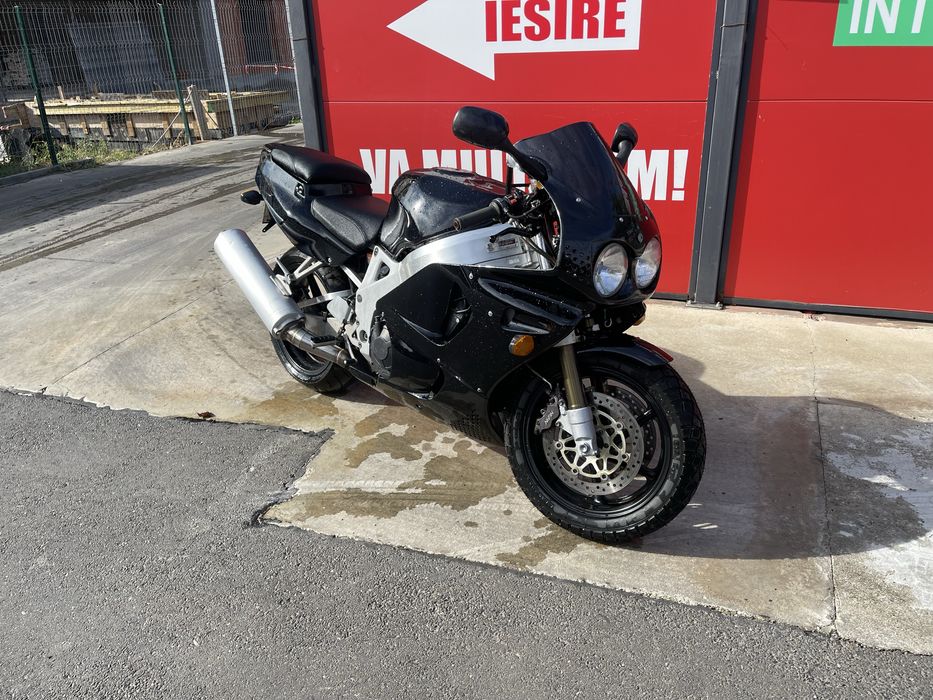 Honda cbr 900 rr fireblade sc28