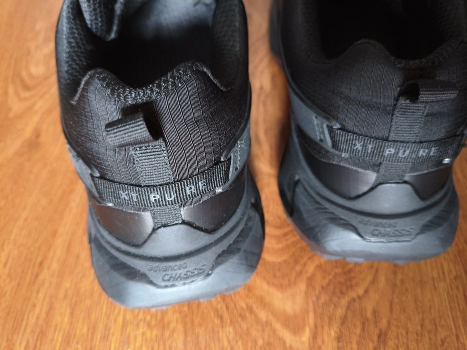 Продам кроссовки Salmon 45 р-р