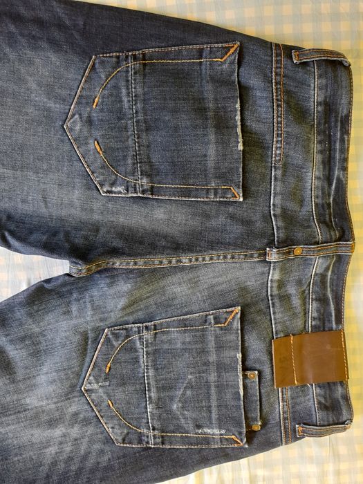 Продавам мъжки дънки с права кройка