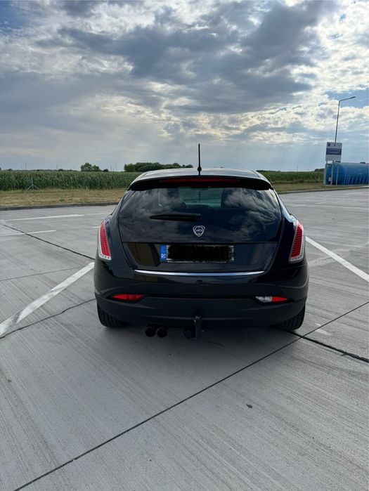 Lancia Delta 1.4 Turbo benzină 140 CP, an 2014 – stare foarte bună, bine întreținută și bine echipată