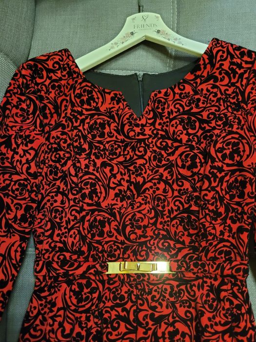 Елегантна рокля с 3/4 ръкав