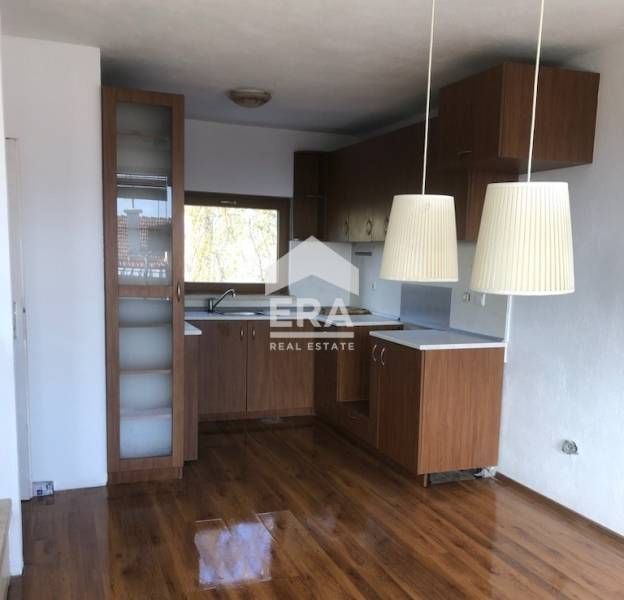 Ексклузивно от ЕРА Лайф! Двуетажна къща с морска панорама под наем, Ви