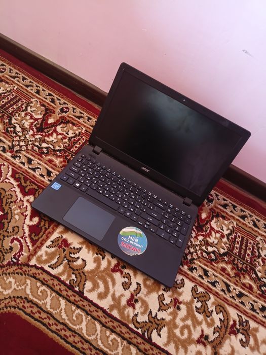 Noutbuk.  acer holati yahshi soz holatda