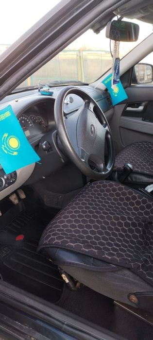 Продам машина универсал приора