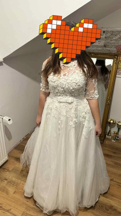 Vand rochie de mireasa ,mărimea L , am la ea voual si cercul