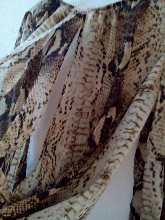 Различни лотове- блуза или потник с клин или дънки.