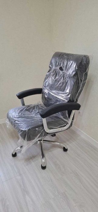 Продам кресло офисное новое