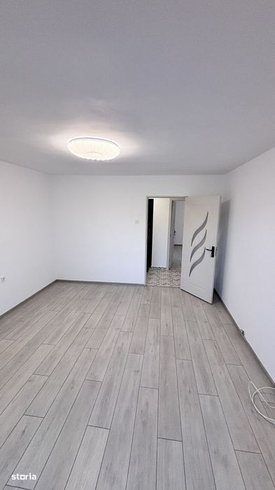 Vând apartament 3 camere