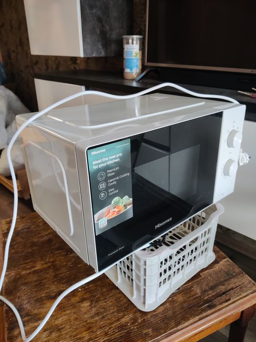 Микроволновка Hisense