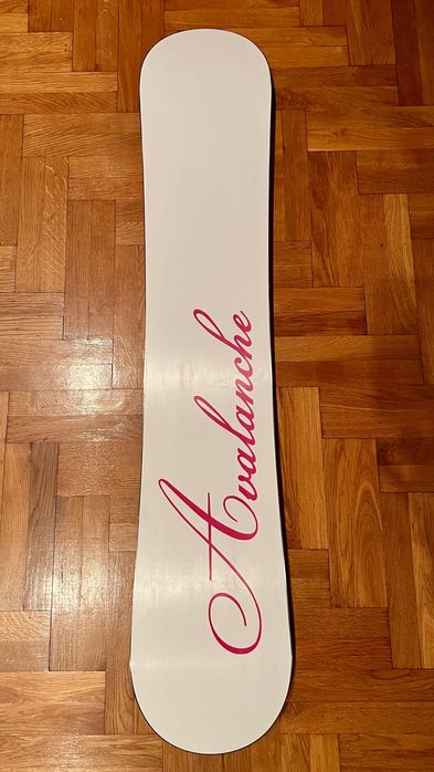 Чисто нов сноуборд Avalanche Divane 145