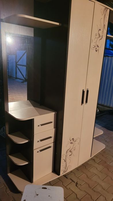Продам шкаф в прихожую