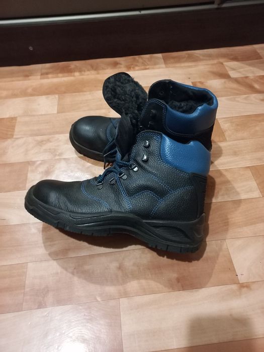 Продам сапоги размер43 зима.
