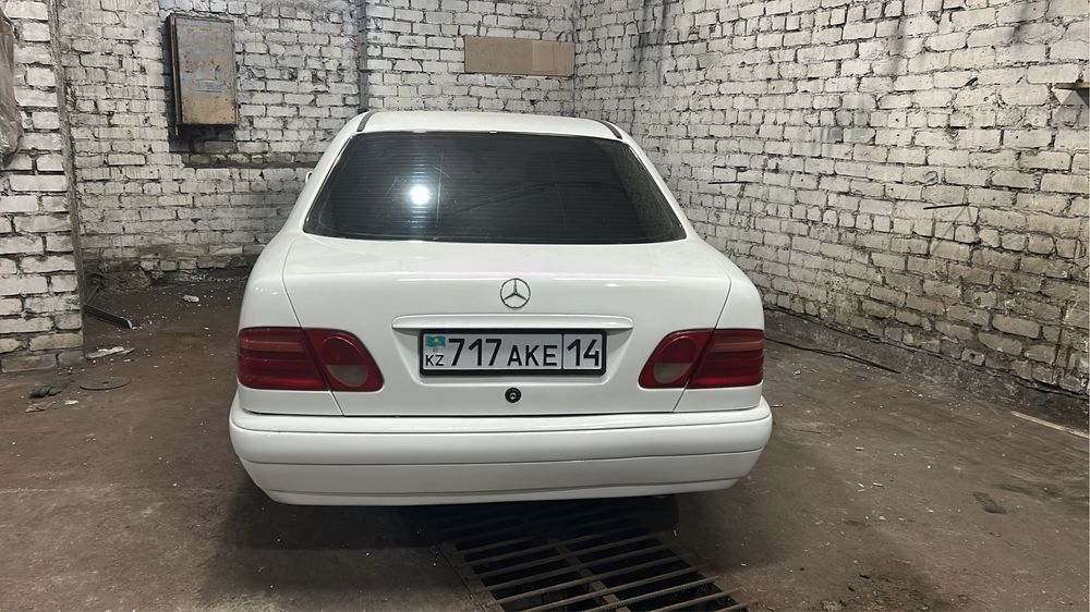 Мерседес Е280 автомат