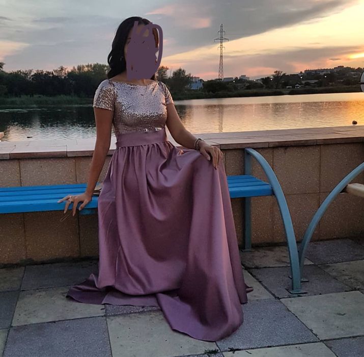 Продам вечерние платья, размер 42.